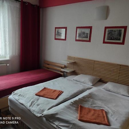 Red Apartment Bratislava Exterior foto